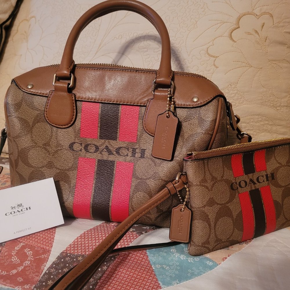 Gorgeous Coach bag with wristlet